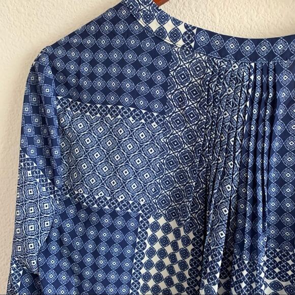 NYDJ Not Your Daughters Jeans Pintuck Blouse Geometric Blue Front Button Small - Picture 9 of 11